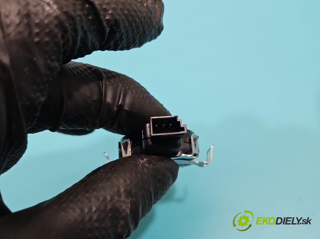 Vw Golf VII 2012-2020 1.4 TSI 122 HP manual 90 kW 1395 cm3 5- snímač déšť: 5U0955559 (Snímač dažďa)