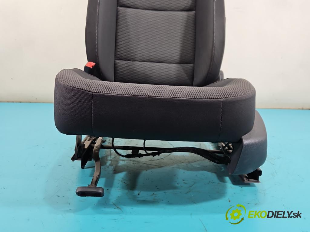 Vw Golf VII 2012-2020 1.4 TSI 122 HP manual 90 kW 1395 cm3 5- Sedačka ľavý  (Sedadlo)