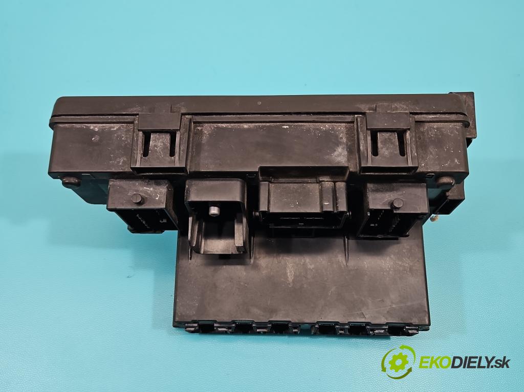 Jeep Compass I 2006-2016 2.0 16V 156 hp manual 115 kW 1998 cm3 5- skříňka pojistková P04692341AD (Pojistková skříňka)