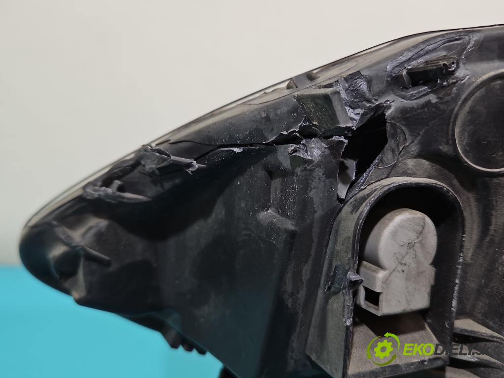 Renault Megane IV 2016-2024 1.3 116 HP manual 85 kW 1332 cm3 5- Reflektor: pravý 260108478R (Svetlo predné pravé)