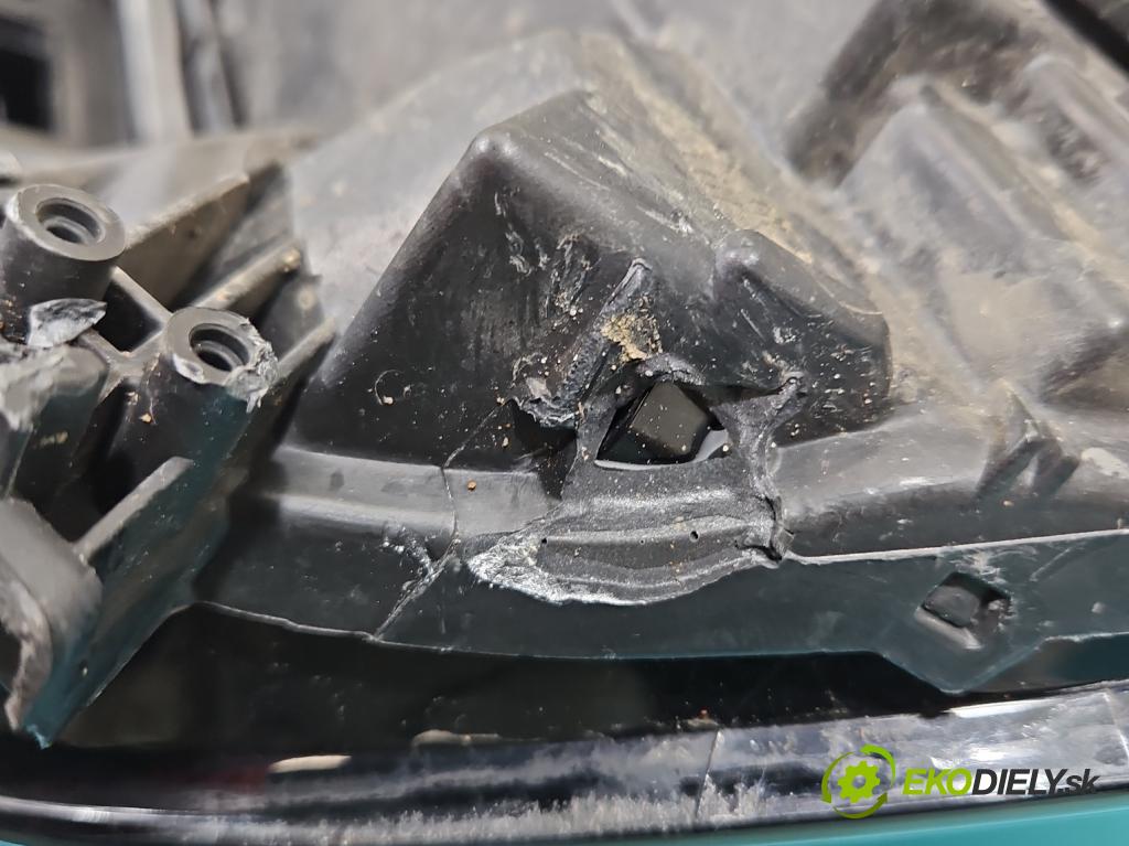 Renault Megane IV 2016-2024 1.3 116 HP manual 85 kW 1332 cm3 5- Reflektor: pravý 260108478R (Svetlo predné pravé)