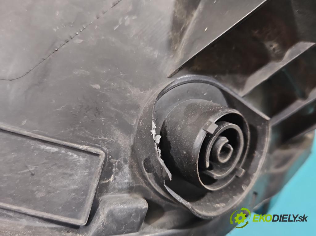 Renault Megane IV 2016-2024 1.3 116 HP manual 85 kW 1332 cm3 5- Reflektor: pravý 260108478R (Svetlo predné pravé)