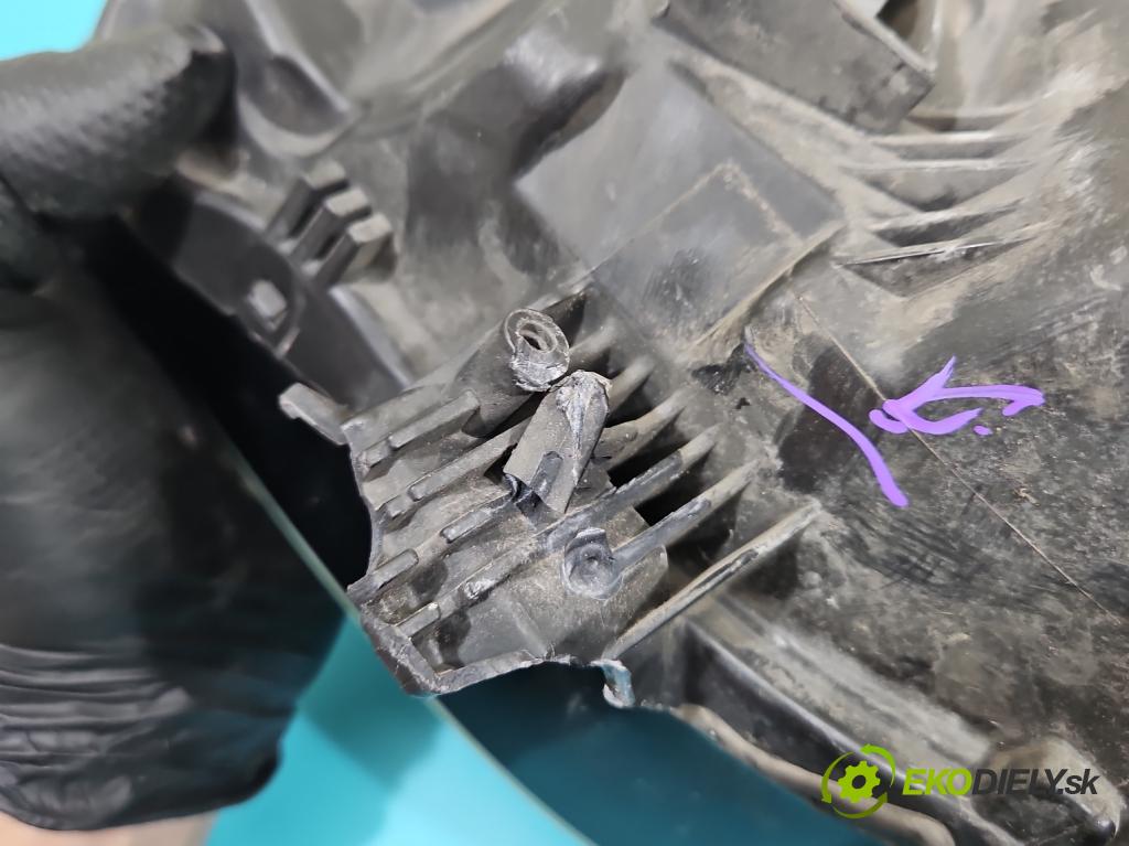 Renault Megane IV 2016-2024 1.3 116 HP manual 85 kW 1332 cm3 5- Reflektor: pravý 260108478R (Svetlo predné pravé)