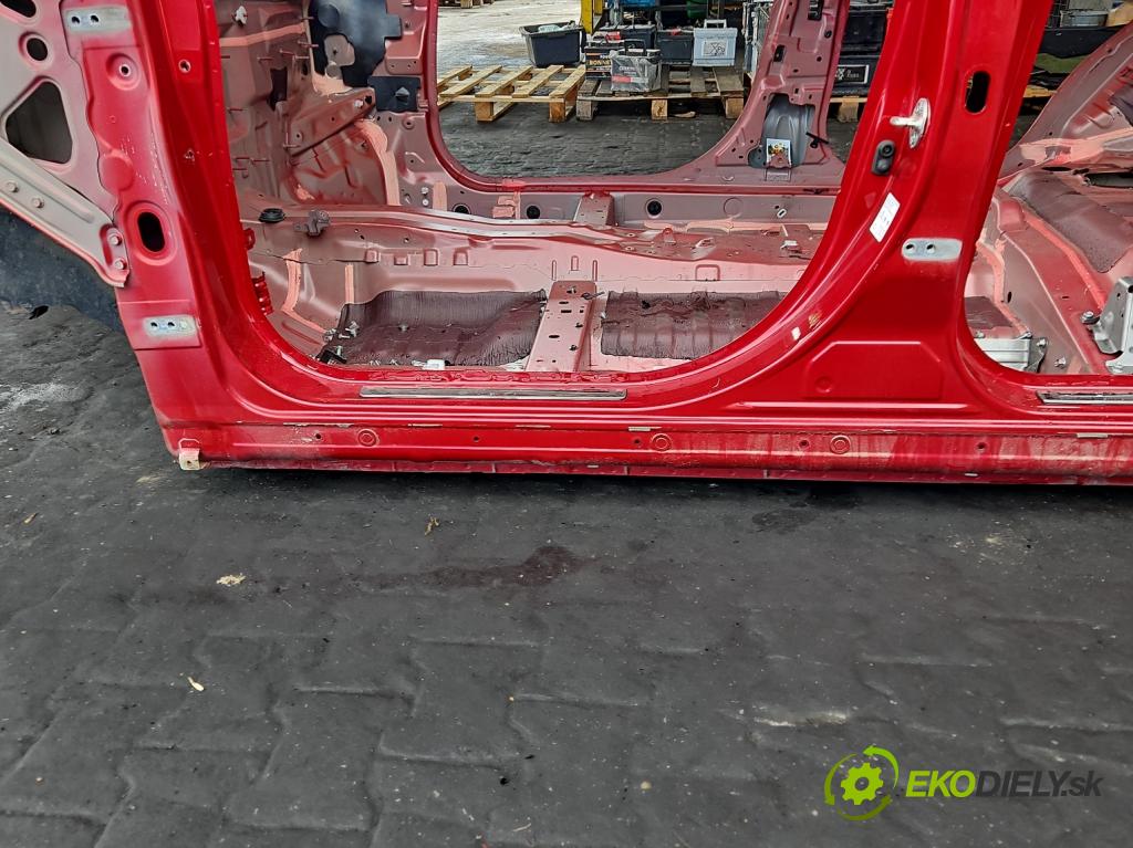 Mitsubishi Outlander III 2012-2022 2.4 135 hp automatic 99 kW 2360 cm3 5- práh levý  (Karoserie ostatní)