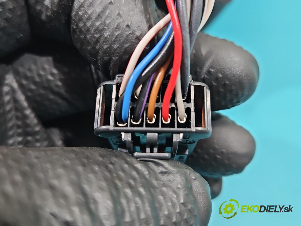 Peugeot 3008 II 2016-2023 2.0 hdi 150 HP manual 110 kW 1997 cm3 5- zrkadlo pravé  (Kľučka dverí ostatné)