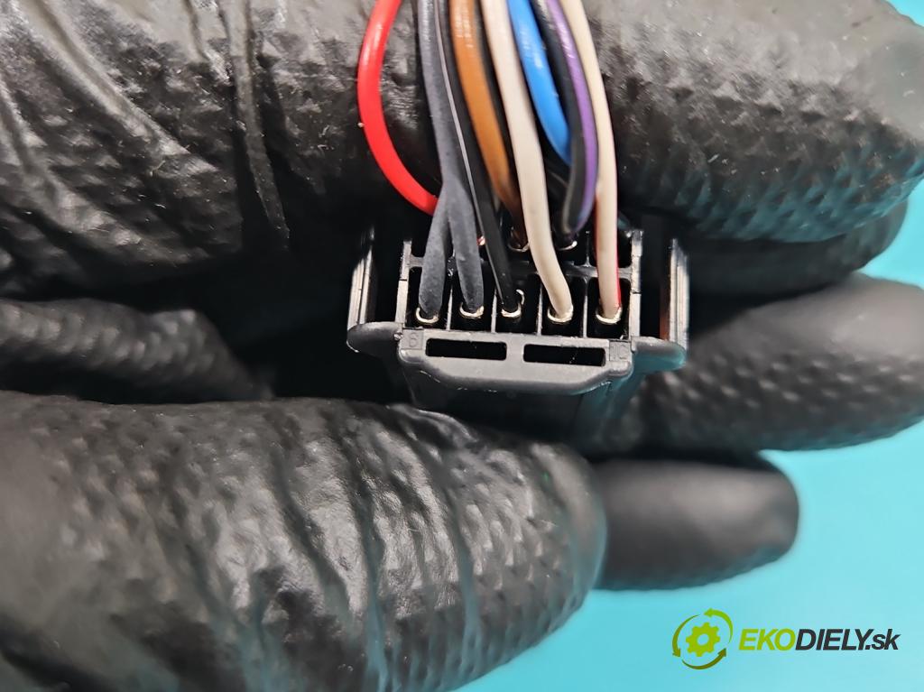 Peugeot 3008 II 2016-2023 2.0 hdi 150 HP manual 110 kW 1997 cm3 5- zrkadlo pravé  (Kľučka dverí ostatné)