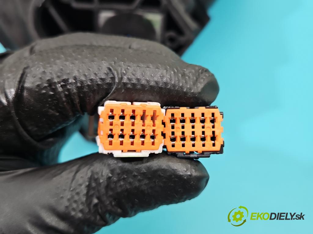 Peugeot 3008 II 2016-2023 2.0 hdi 150 HP manual 110 kW 1997 cm3 5- zrkadlo pravé  (Kľučka dverí ostatné)