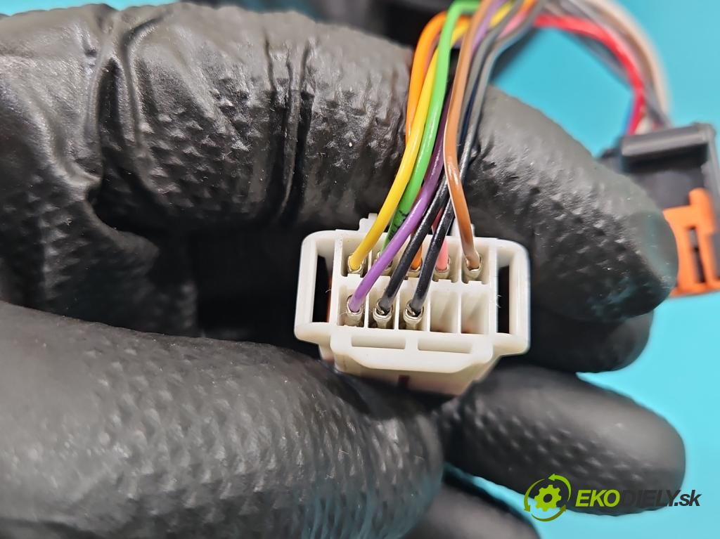 Peugeot 3008 II 2016-2023 2.0 hdi 150 HP manual 110 kW 1997 cm3 5- zrkadlo pravé  (Kľučka dverí ostatné)