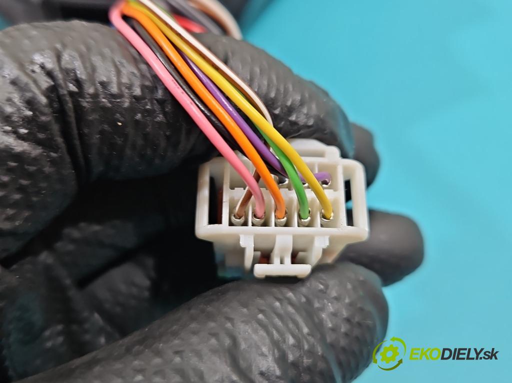 Peugeot 3008 II 2016-2023 2.0 hdi 150 HP manual 110 kW 1997 cm3 5- zrkadlo pravé  (Kľučka dverí ostatné)