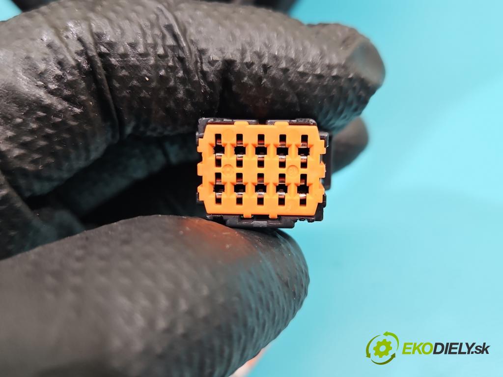 Peugeot 3008 II 2016-2023 2.0 hdi 150 HP manual 110 kW 1997 cm3 5- zrkadlo pravé  (Kľučka dverí ostatné)