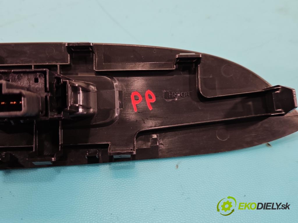 Mitsubishi Outlander III 2012-2022 2.4 135 hp automatic 99 kW 2360 cm3 5- lišta ozdobná interiéry: 8002C896