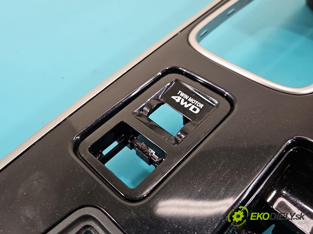 Mitsubishi Outlander III 2012-2022 2.4 135 hp automatic 99 kW 2360 cm3 5- lišta ozdobná interiéry: 8002C896