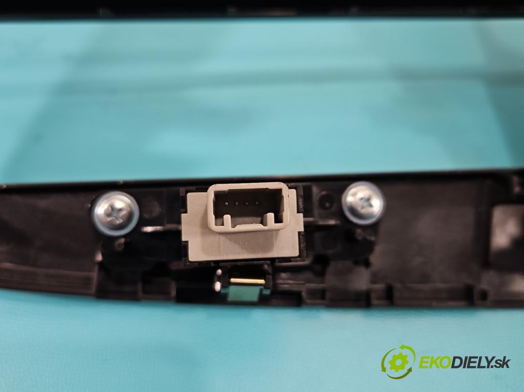 Mitsubishi Outlander III 2012-2022 2.4 135 hp automatic 99 kW 2360 cm3 5- lišta ozdobná interiéry: 8002C896