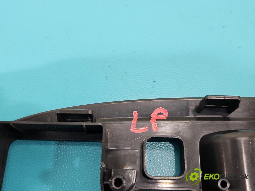 Mitsubishi Outlander III 2012-2022 2.4 135 hp automatic 99 kW 2360 cm3 5- lišta ozdobná interiéry: 8002C896