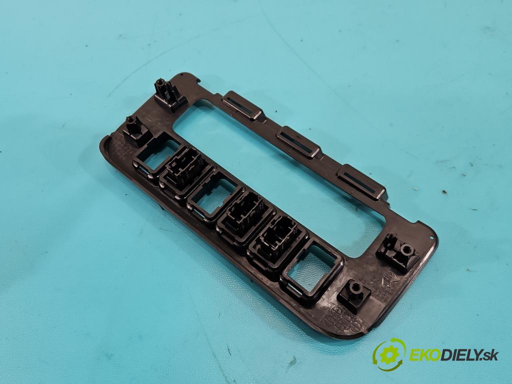 Mitsubishi Outlander III 2012-2022 2.4 135 hp automatic 99 kW 2360 cm3 5- lišta ozdobná interiéry: 8002C896