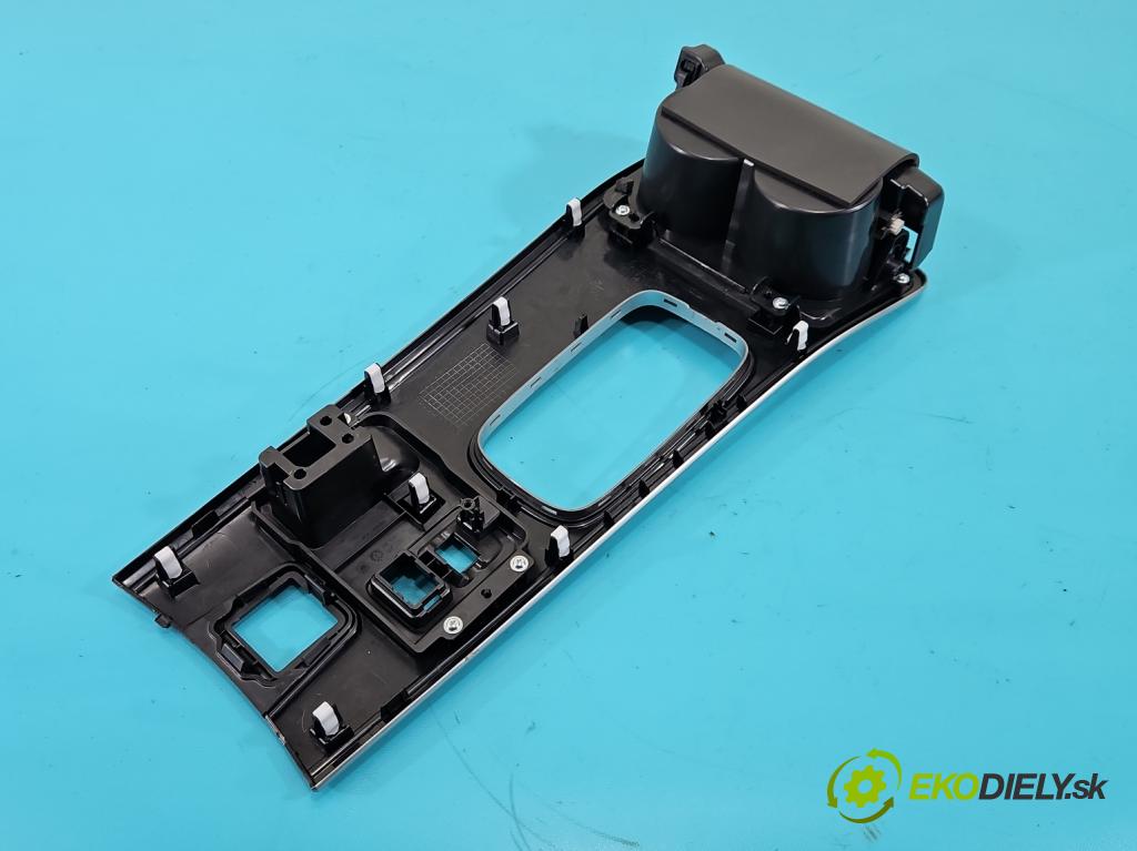 Mitsubishi Outlander III 2012-2022 2.4 135 hp automatic 99 kW 2360 cm3 5- lišta ozdobná interiéry: 8002C896