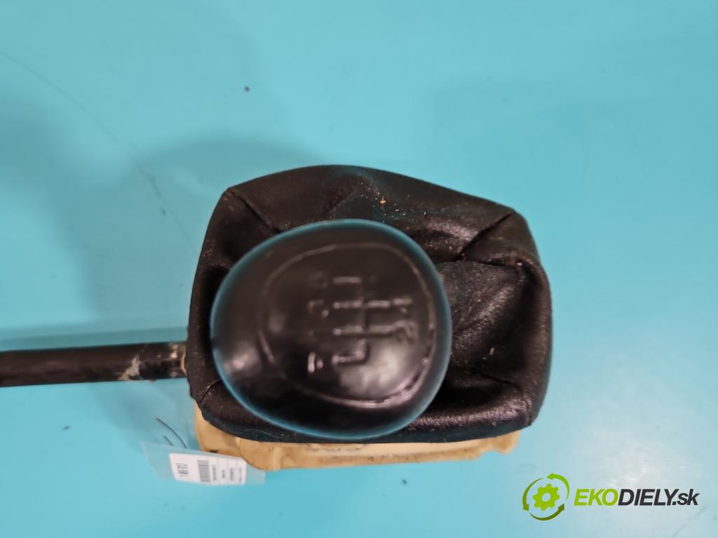 Daewoo Lanos 1.5 8V 86 HP manual 63 kW 1498 cm3 4- Páka: Změny: stupeň,rýchlosť  (Rýchlostná páka (kulisa))