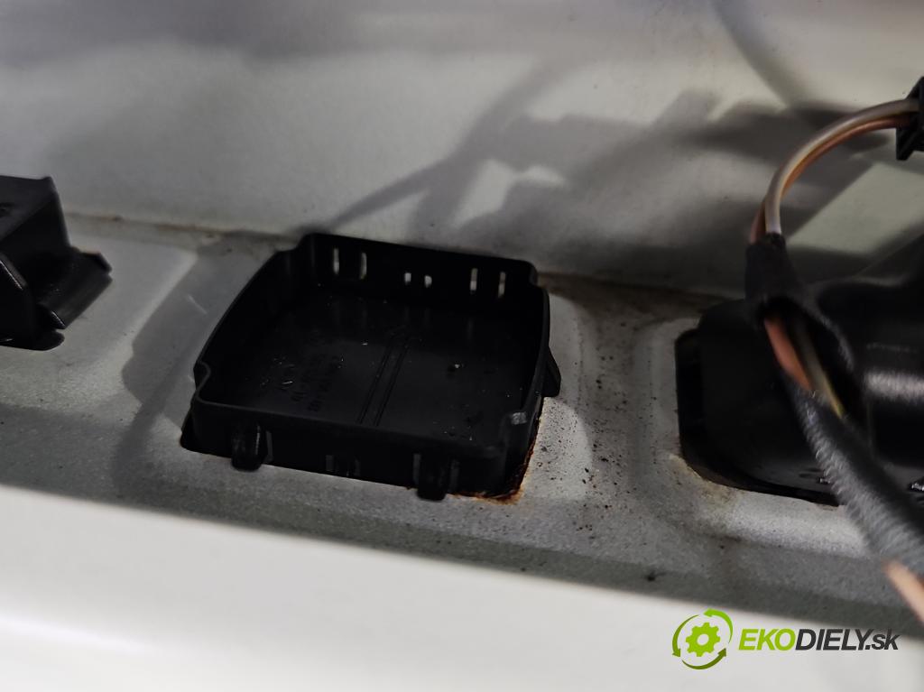 Bmw X1 E84 2009-2015 2.0d 143 hp automatic 105 kW 1995 cm3 5- zadní kufrové dveře  (Zadní kapota (kufr))