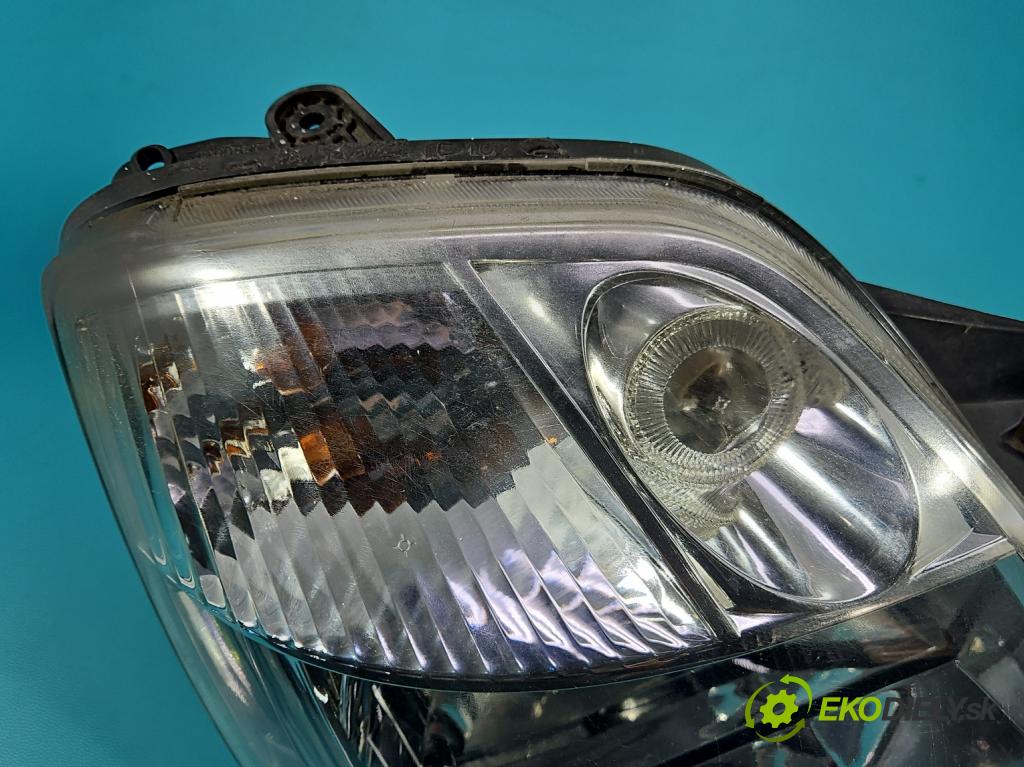 Kia Picanto I 2003-2011 1.0 61 HP manual 45 kW 999 cm3 5- Reflektor: pravý  (Svetlo predné pravé)