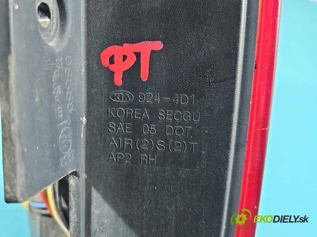 Kia Carnival II 2005-2014 2.9 crdi 185 HP manual 136 kW 2902 cm3 5- svetlo / reflektor zadné pravé 924-4D1 (Kľučka dverí ostatné)
