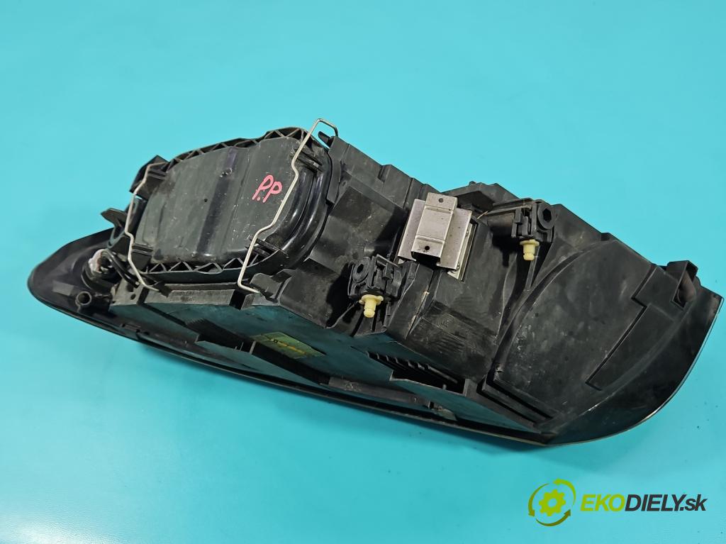 Volvo V50 2.0d 133 HP manual 98 kW 1997 cm3 5- Reflektor: pravý 30698886 (Svetlo predné pravé)