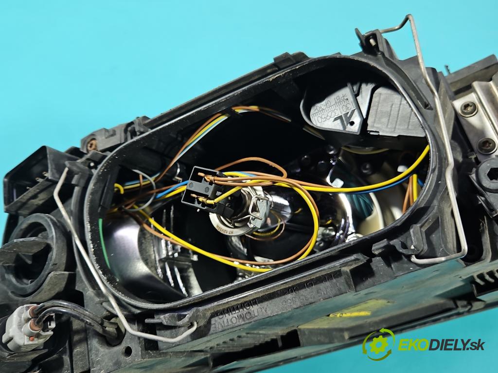 Volvo V50 2.0d 133 HP manual 98 kW 1997 cm3 5- Reflektor: pravý 30698886 (Svetlo predné pravé)