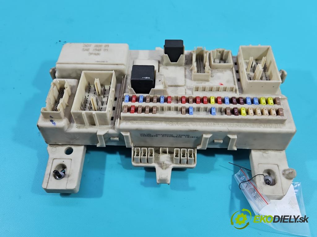 Volvo V50 2.0d 133 hp manual 98 kW 1997 cm3 5- skříňka pojistková 30728906 (Pojistková skříňka)