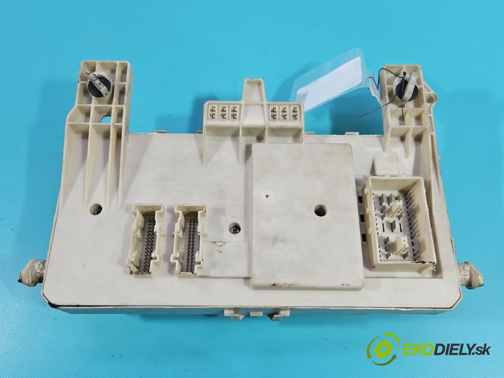 Volvo V50 2.0d 133 hp manual 98 kW 1997 cm3 5- skříňka pojistková 30728906 (Pojistková skříňka)