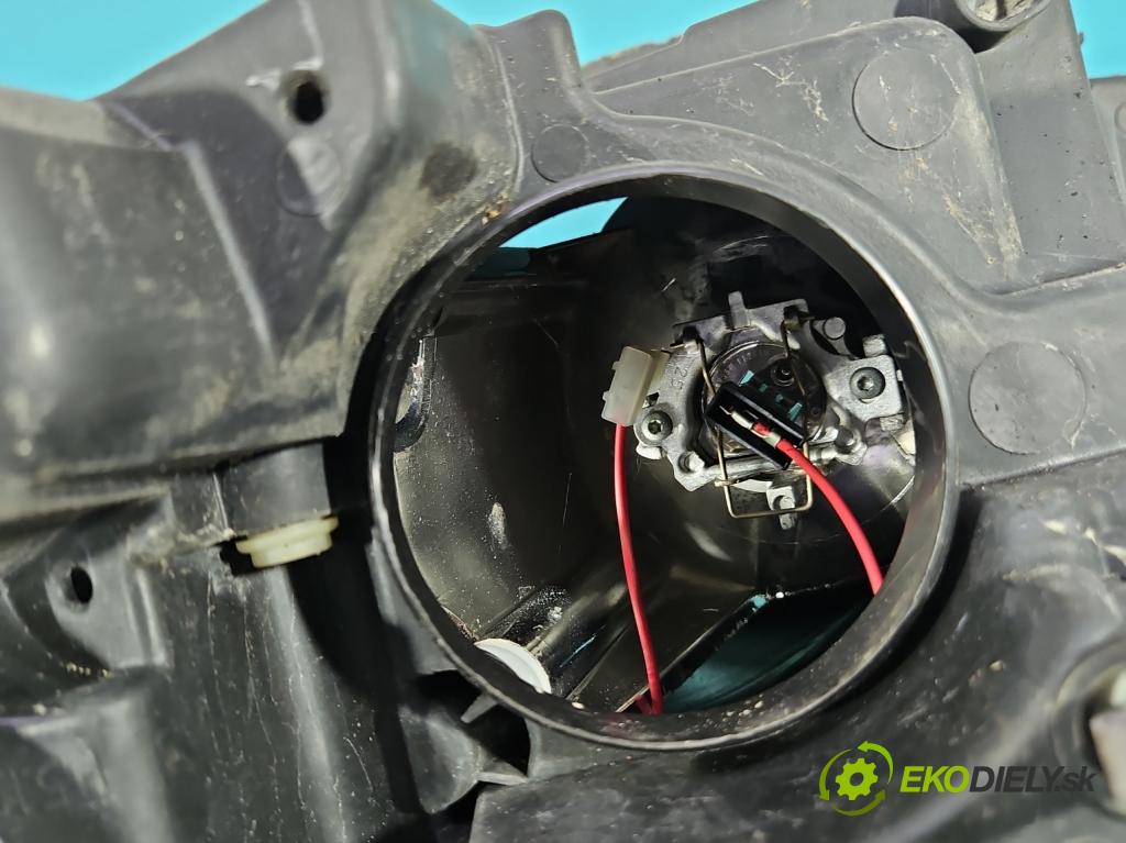 Peugeot 207 1.4 16V 88 HP manual 65 kW 1360 cm3 5- Reflektor: pravý 9649986180 (Svetlo predné pravé)