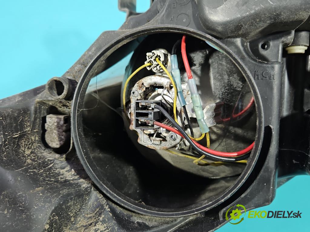 Peugeot 207 1.4 16V 88 HP manual 65 kW 1360 cm3 5- Reflektor: pravý 9649986180 (Svetlo predné pravé)