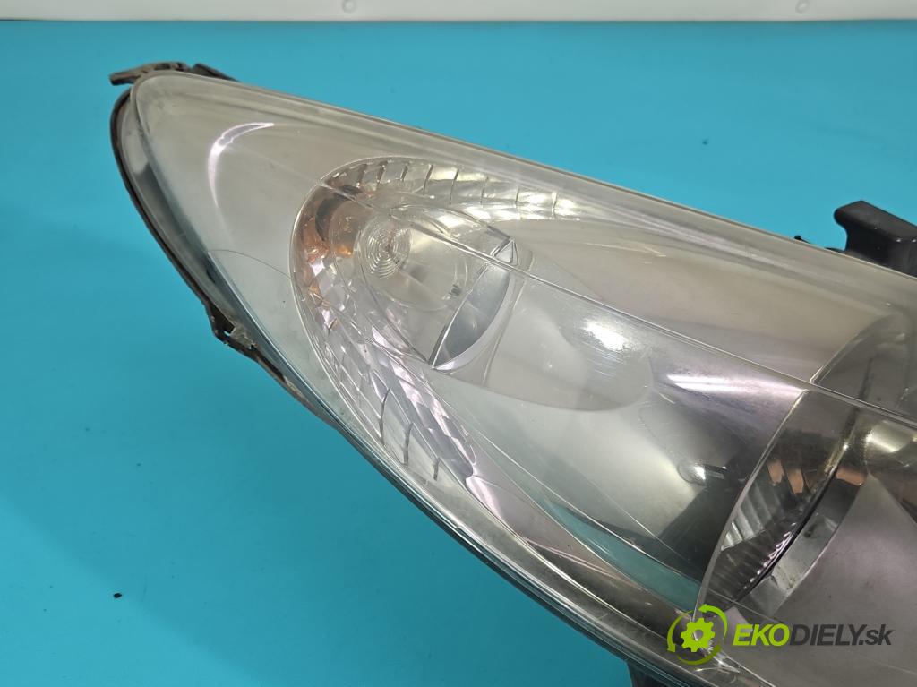 Peugeot 207 1.4 16V 88 HP manual 65 kW 1360 cm3 5- Reflektor: pravý 9649986180 (Svetlo predné pravé)