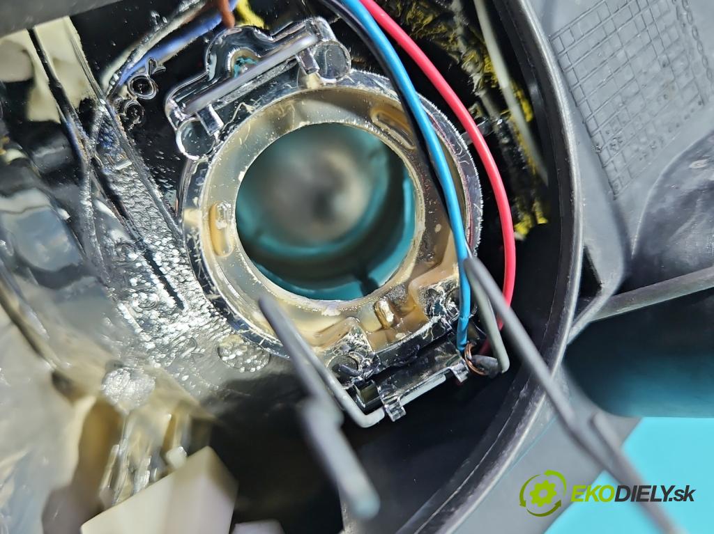 Fiat Stilo 1.9 jtd 120 HP manual 88 kW 1910 cm3 5- Reflektor: pravý 517127100 (Svetlo predné pravé)