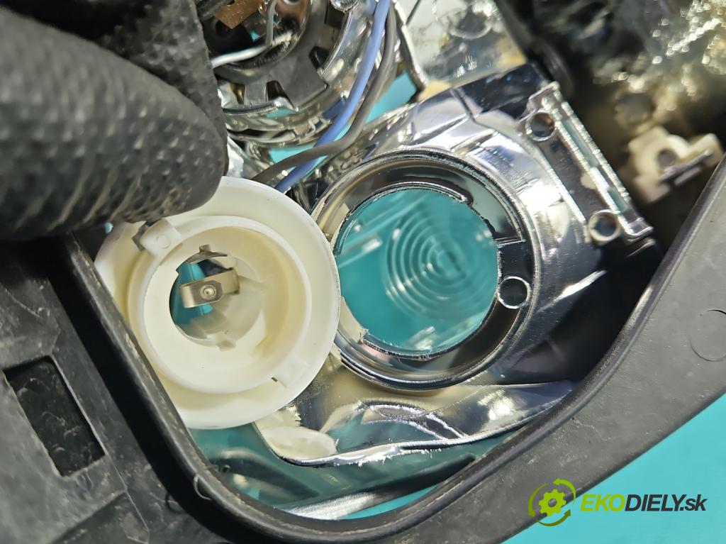 Fiat Stilo 1.9 jtd 120 HP manual 88 kW 1910 cm3 5- Reflektor: pravý 517127100 (Svetlo predné pravé)