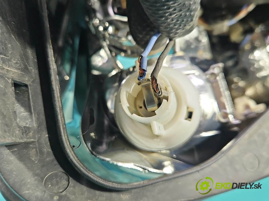 Fiat Stilo 1.9 jtd 120 HP manual 88 kW 1910 cm3 5- Reflektor: pravý 517127100 (Svetlo predné pravé)