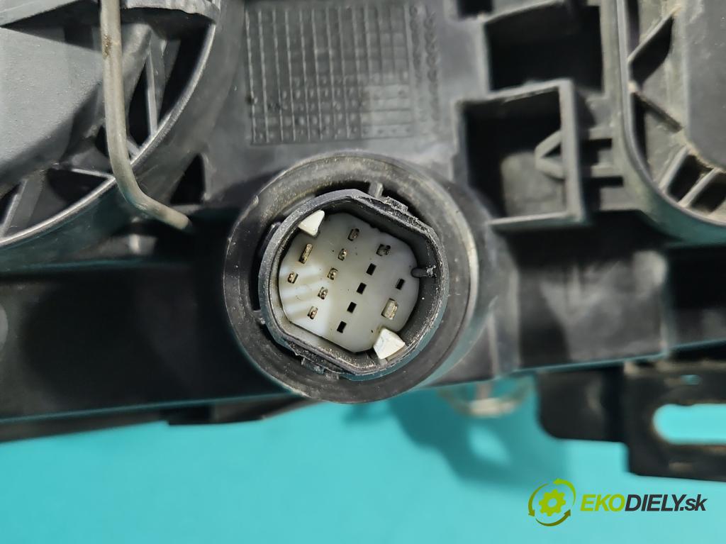 Fiat Stilo 1.9 jtd 120 HP manual 88 kW 1910 cm3 5- Reflektor: pravý 517127100 (Svetlo predné pravé)