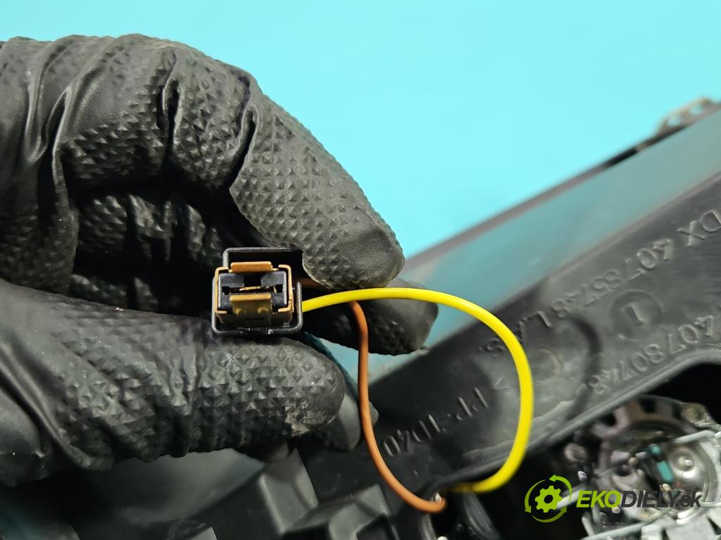 Fiat Stilo 1.9 jtd 120 HP manual 88 kW 1910 cm3 5- Reflektor: pravý 517127100 (Svetlo predné pravé)