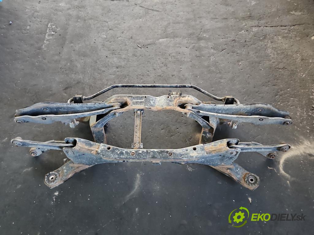 Mitsubishi Outlander III 2012-2022 2.4 135 hp automatic 99 kW 2360 cm3 5- zadní výztuha  (Zadní výztuha)