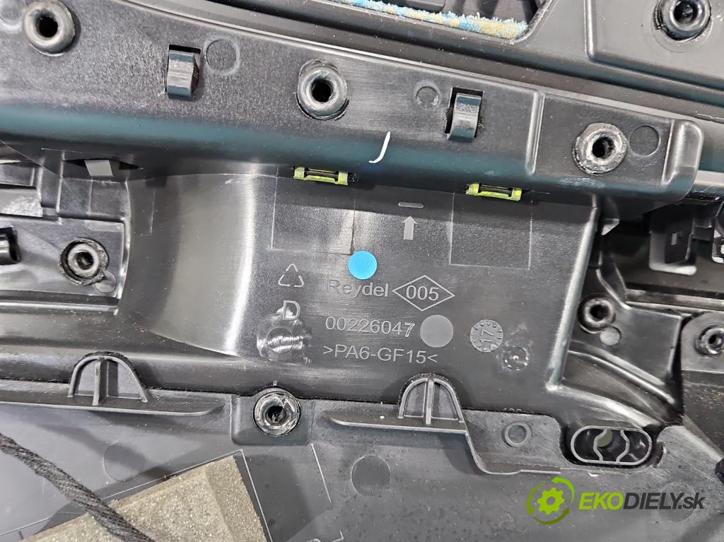 Peugeot 3008 II 2016-2023 2.0 hdi 150 hp manual 110 kW 1997 cm3 5- Tapacír: dveře přední pravé