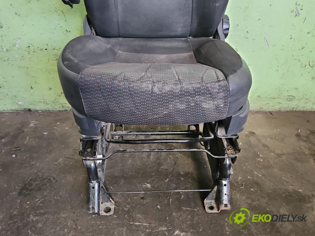Citroen Jumper III 2014- 2.2 hdi 110 hp manual 81 kW 2198 cm3 4- Sedadlo levý  (Sedadlo)