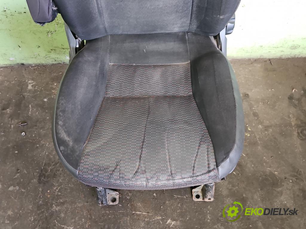 Citroen Jumper III 2014- 2.2 hdi 110 hp manual 81 kW 2198 cm3 4- Sedadlo levý  (Sedadlo)