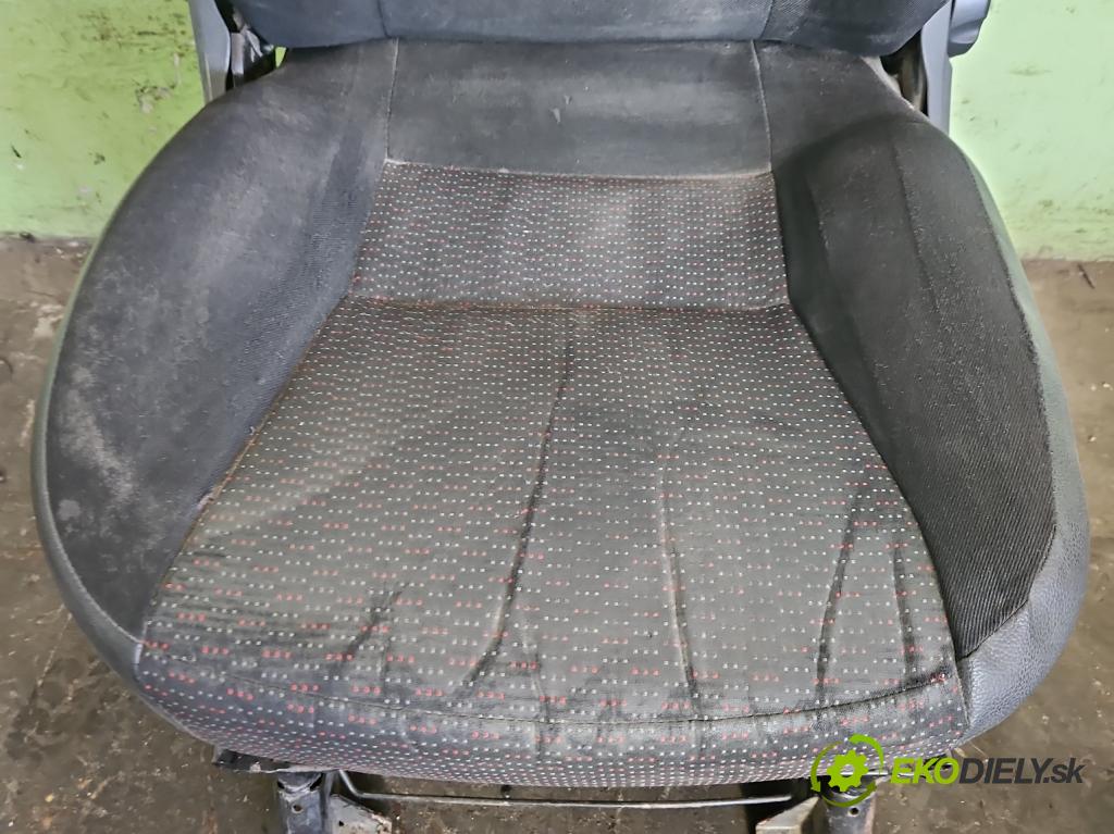 Citroen Jumper III 2014- 2.2 hdi 110 hp manual 81 kW 2198 cm3 4- Sedadlo levý  (Sedadlo)