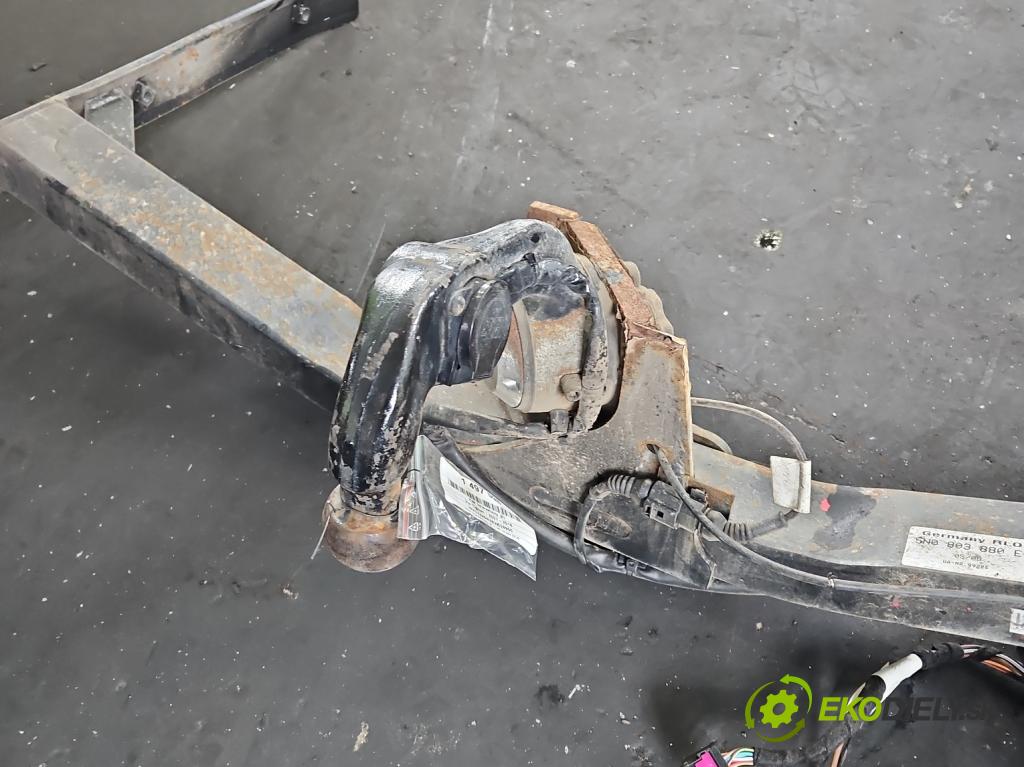 Vw Tiguan I 2007-2016 2.0 TDI 140 hp manual 103 kW 1968 cm3 5- oko tažné 5N0803880E (Tažné zařízení)