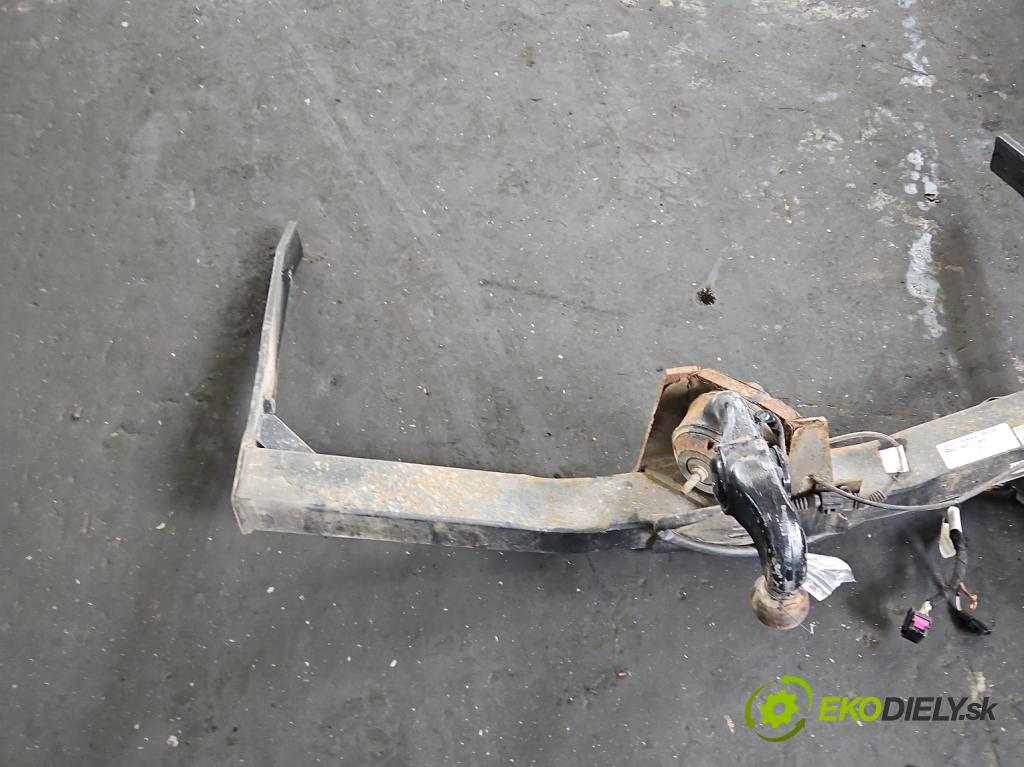 Vw Tiguan I 2007-2016 2.0 TDI 140 hp manual 103 kW 1968 cm3 5- oko tažné 5N0803880E (Tažné zařízení)