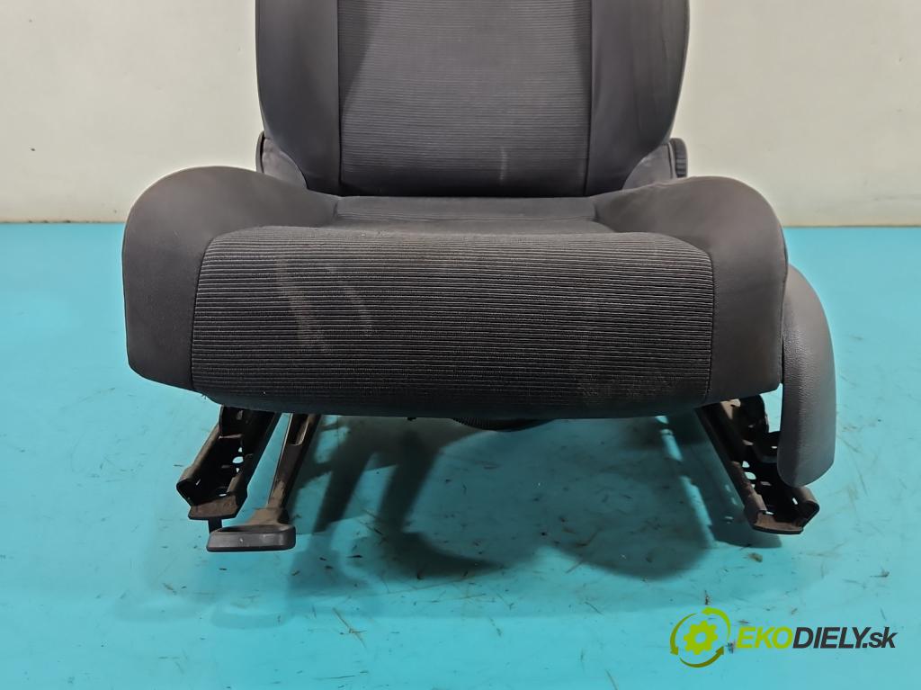 Vw Golf V 2003-2009 1.4 16V 75 HP manual 55 kW 1390 cm3 3- Sedačka ľavý  (Sedadlo)