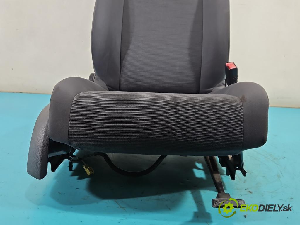 Vw Golf V 2003-2009 1.4 16V 75 HP manual 55 kW 1390 cm3 3- Sedačka pravý  (Sedadlo)