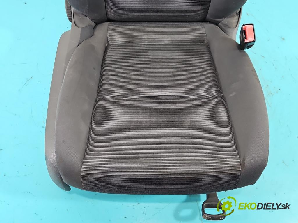 Vw Golf V 2003-2009 1.4 16V 75 HP manual 55 kW 1390 cm3 3- Sedačka pravý  (Sedadlo)