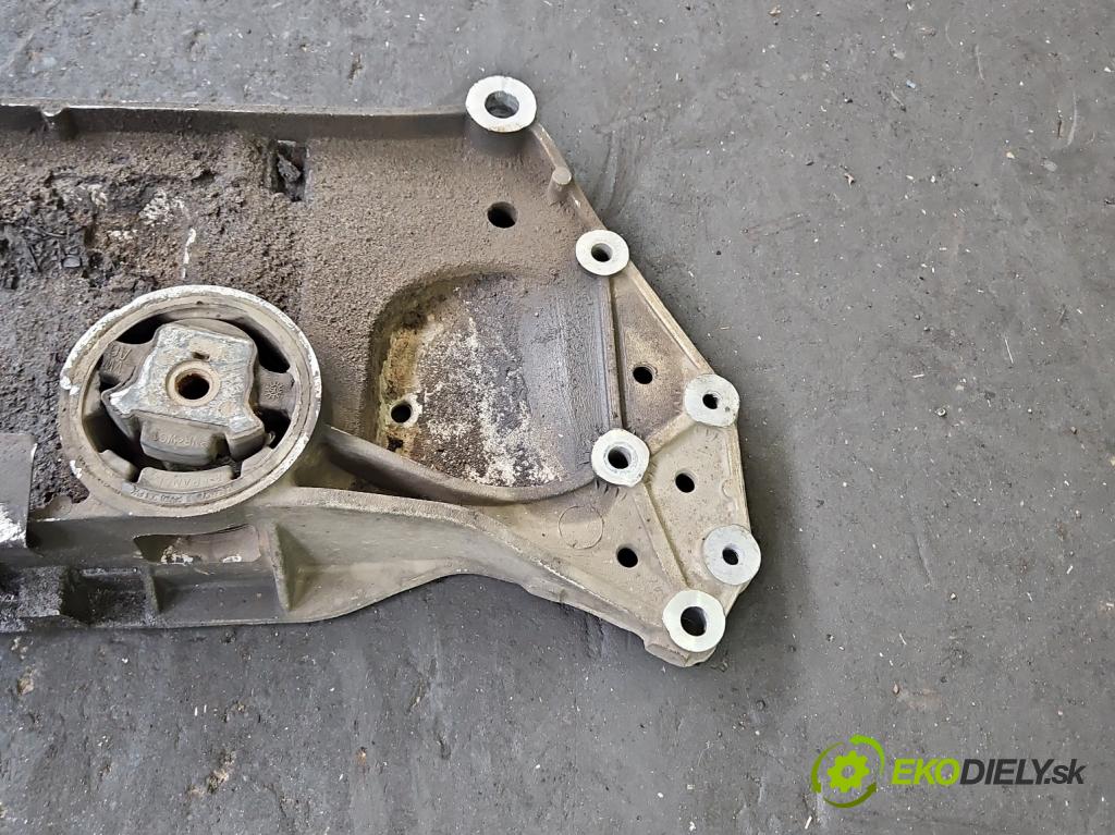 Vw Golf V 2003-2009 1.4 16V 75 hp manual 55 kW 1390 cm3 3- výztuha motoru