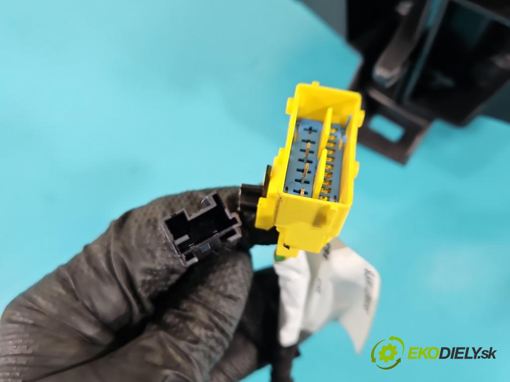 Peugeot 3008 II 2016-2023 2.0 hdi 150 HP manual 110 kW 1997 cm3 5- operadlo  (Lakťová opierka)