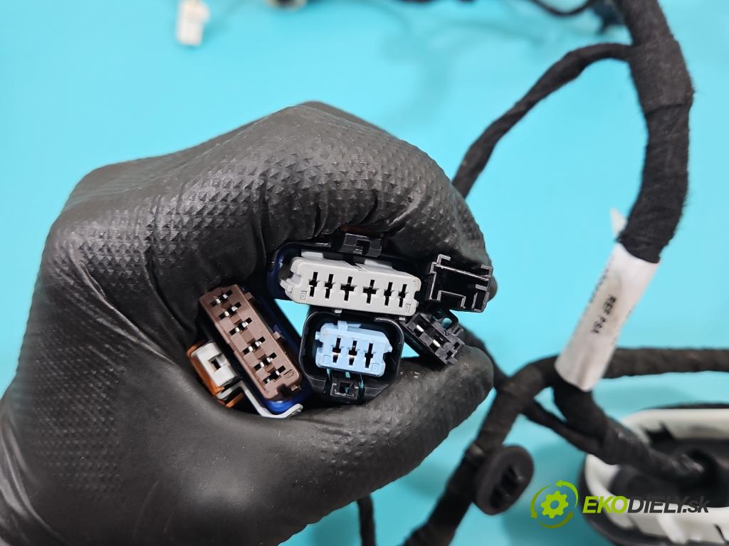 Peugeot 3008 II 2016-2023 2.0 hdi 150 HP manual 110 kW 1997 cm3 5- Zväzok: dvere predné pravých 9823044980