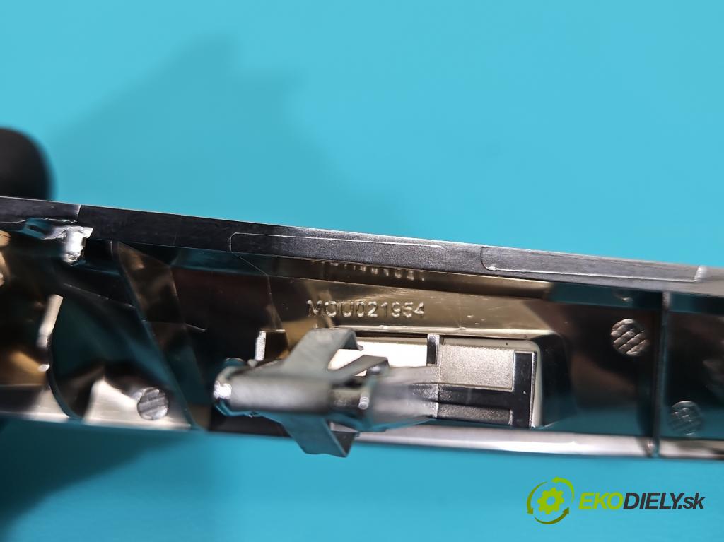 Peugeot 3008 II 2016-2023 2.0 hdi 150 hp manual 110 kW 1997 cm3 5- lišta ozdobná interiéry: 9810140577